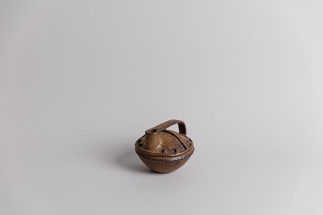 Bouteille Ronde & Bas-reliefs