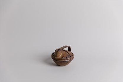 Bouteille Ronde & Bas-reliefs